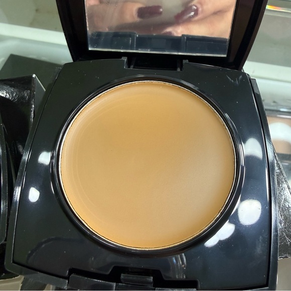 Avon Cream to Powder Foundation Light Caramel - Picture 3 of 7
